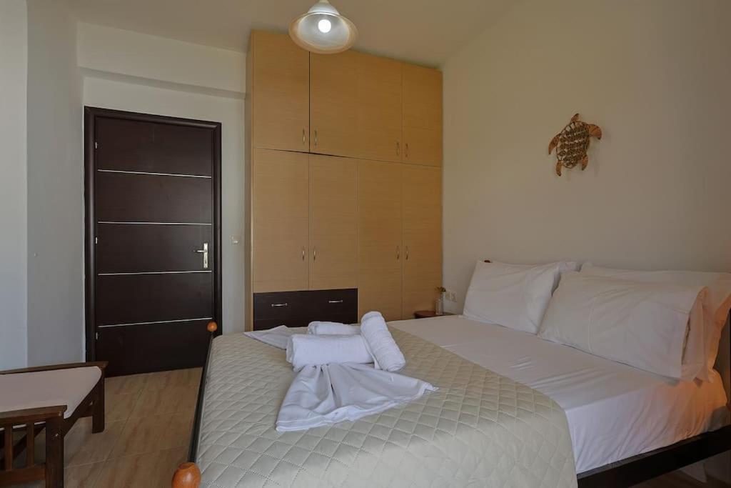 Postel nebo postele na pokoji v ubytování Zeusplace Leptokarya Seaside Apartment