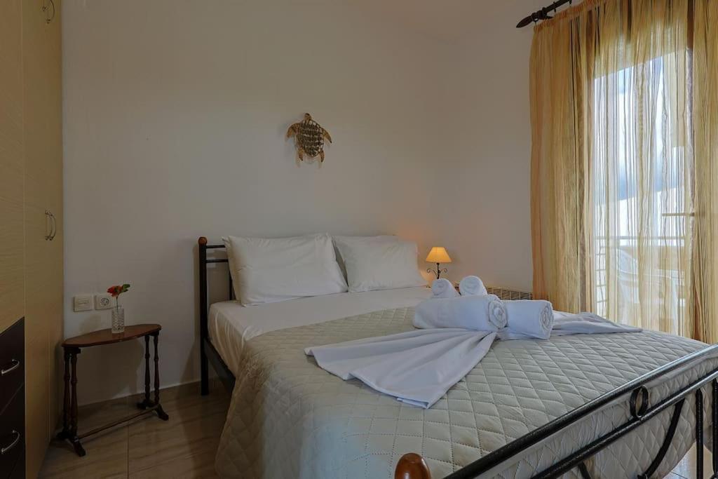 Postel nebo postele na pokoji v ubytování Zeusplace Leptokarya Seaside Apartment