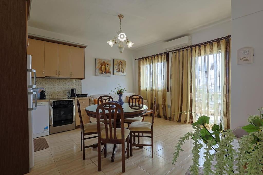 Kuchyň nebo kuchyňský kout v ubytování Zeusplace Leptokarya Seaside Apartment