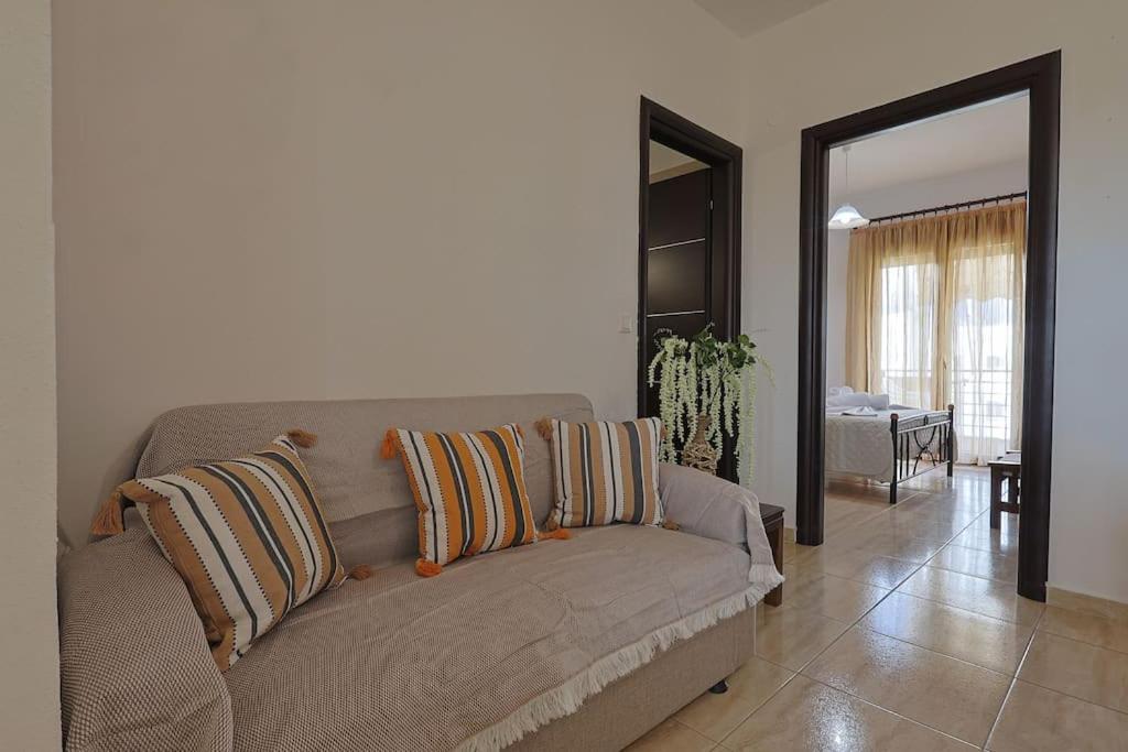Postel nebo postele na pokoji v ubytování Zeusplace Leptokarya Seaside Apartment