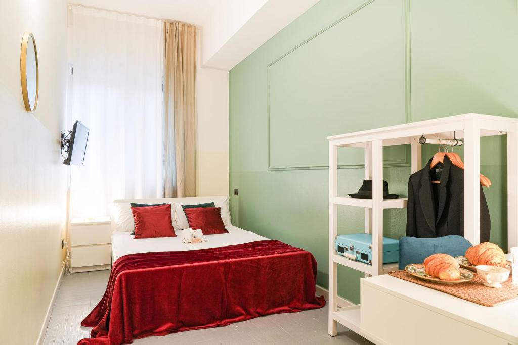 Camera piccola con letto e mensola di Maison Métropole Turin a Torino