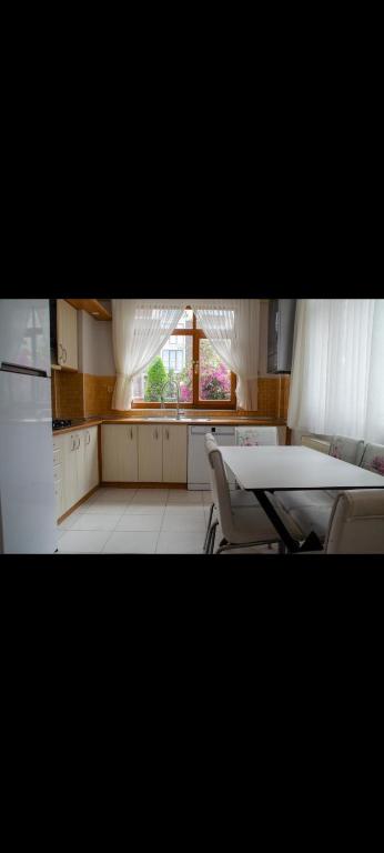 Kuchyň nebo kuchyňský kout v ubytování Trabzon , söğütlü