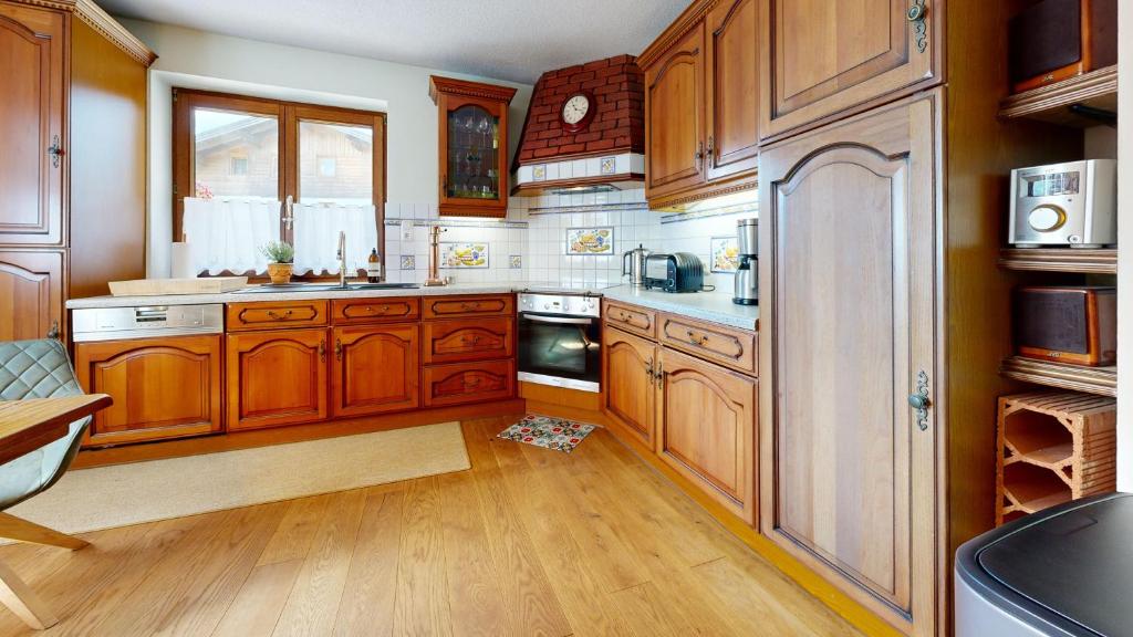 Kuchyňa alebo kuchynka v ubytovaní Ferienhaus Chalet Kitzalp