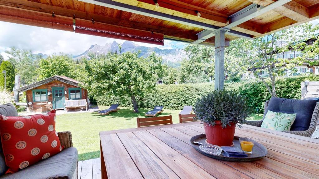 Vonkajšia záhrada v ubytovaní Ferienhaus Chalet Kitzalp