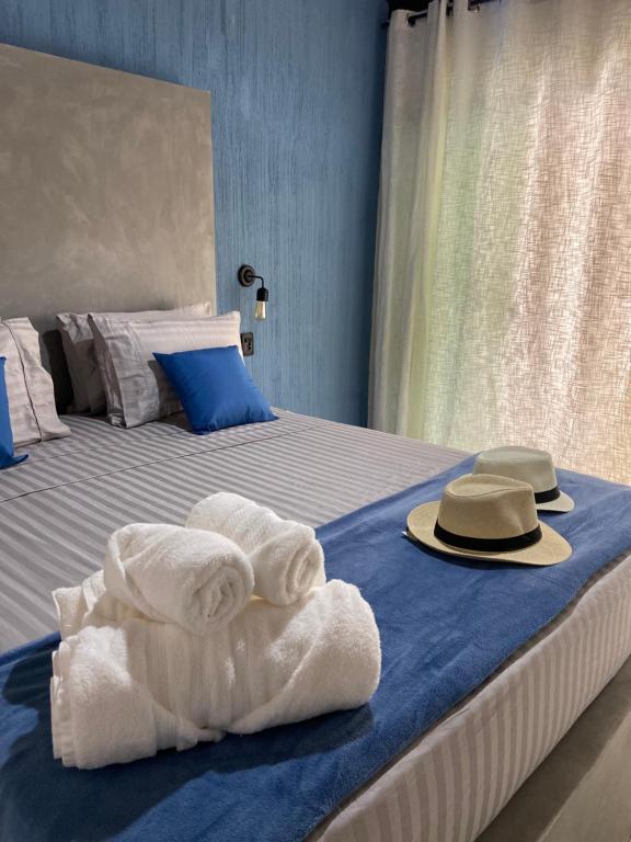 Postel nebo postele na pokoji v ubytování Jardim dos Milagres Suites 2