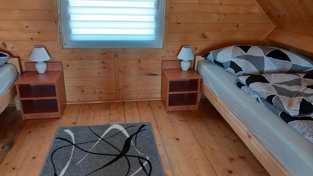 Postel nebo postele na pokoji v ubytování Domki Heno na Wichrowym Wzgórzu