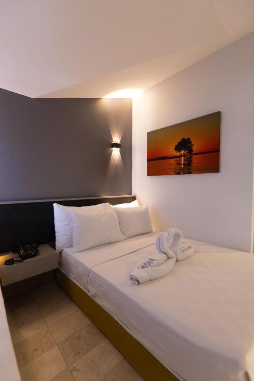 Postel nebo postele na pokoji v ubytování Three Points Hotel