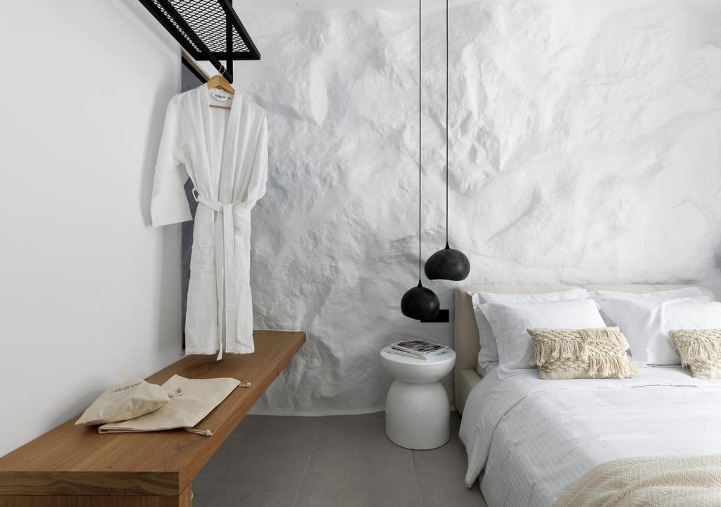 Postel nebo postele na pokoji v ubytování WhiteArt Suites