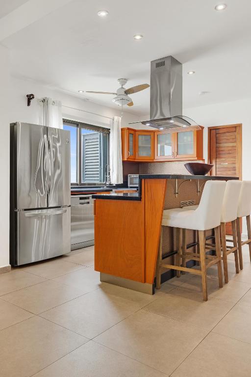 Una cocina o cocineta en Casa Seven Ocean Front with Private C hef Included