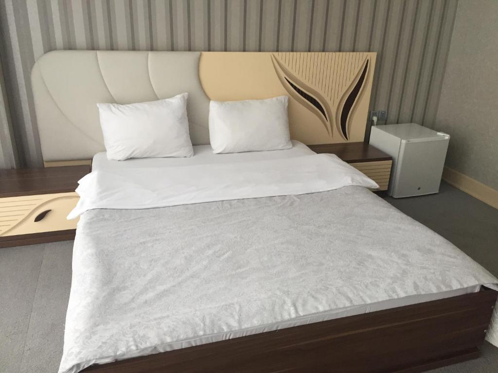 Łóżko lub łóżka w pokoju w obiekcie Soffia Hotel Baku
