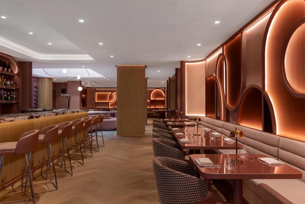 Revery Toronto Downtown, Curio Collection by Hilton - Resim 30