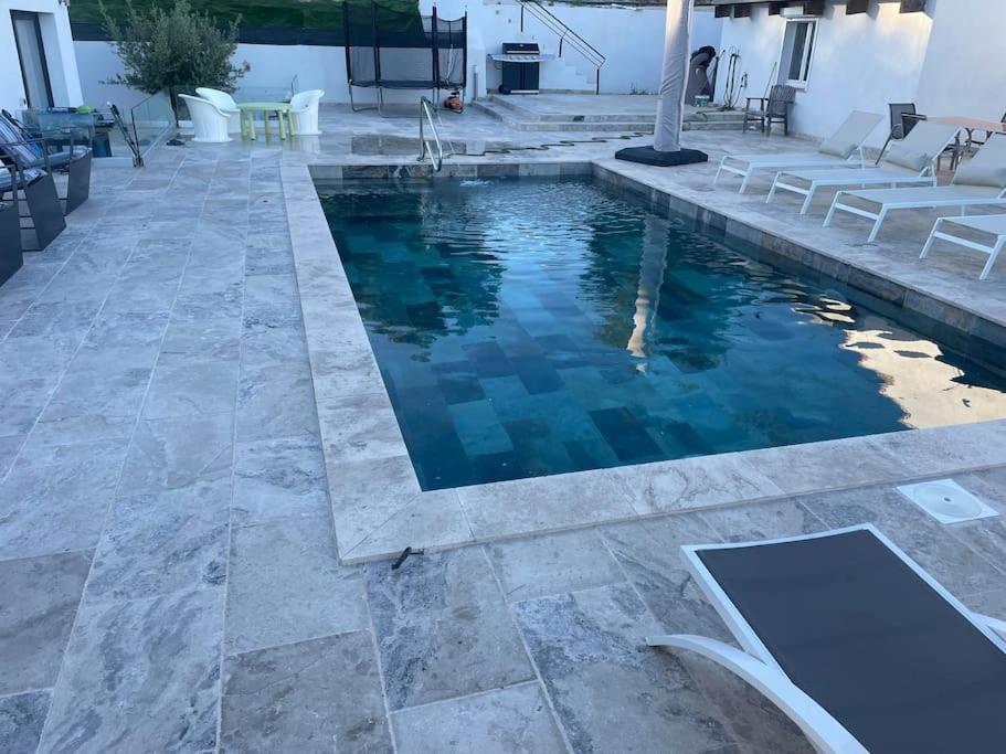 Duplex avec terrasse et piscine