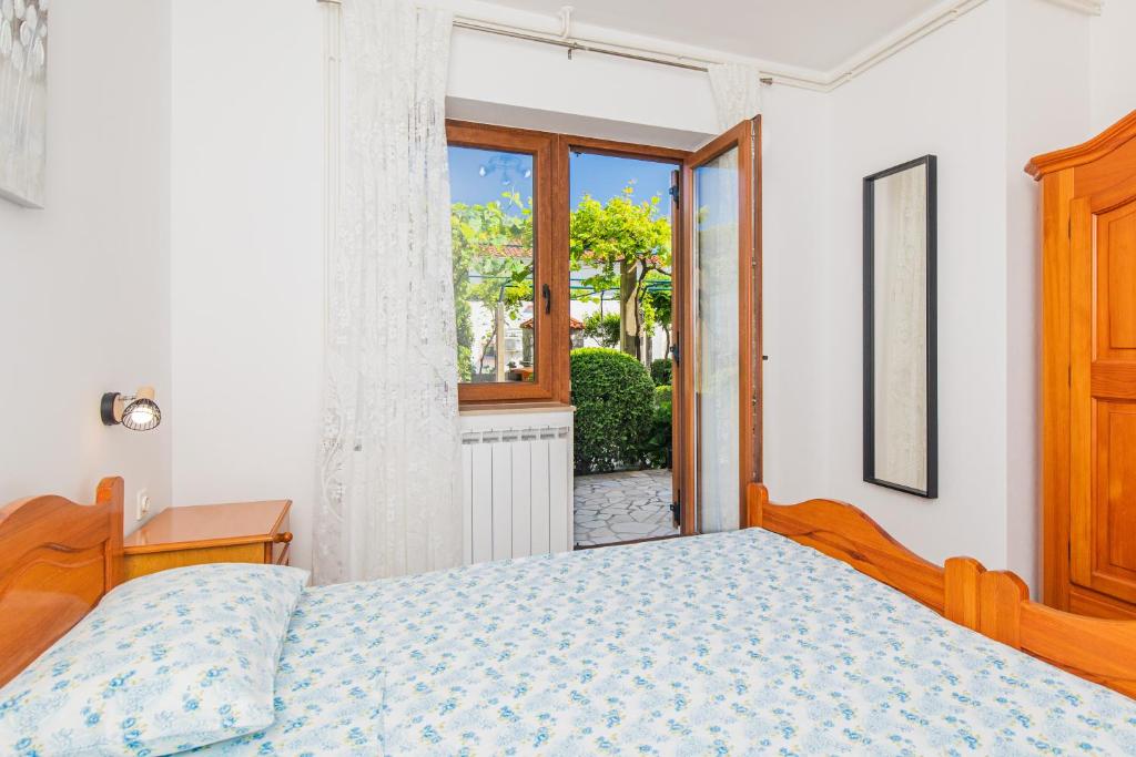 Posteľ alebo postele v izbe v ubytovaní Apartmani Pina