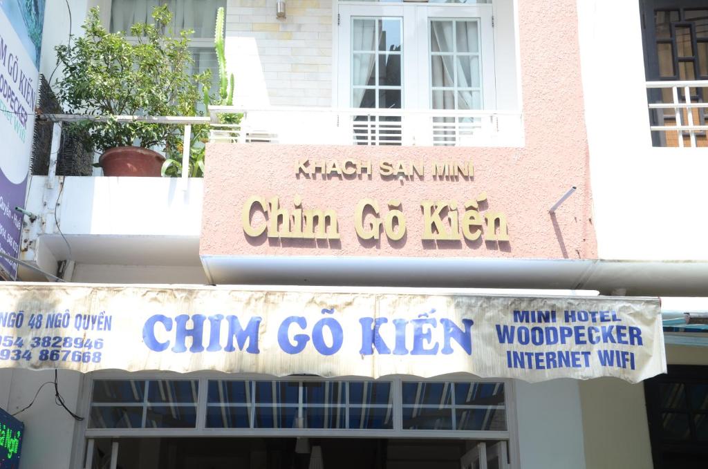 a sign on the side of a building at Chim Go Kien Mini Hotel in Hue