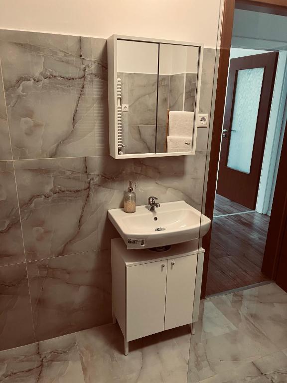 Kúpeľňa v ubytovaní Elit Medencés Apartman Hajdúszoboszló
