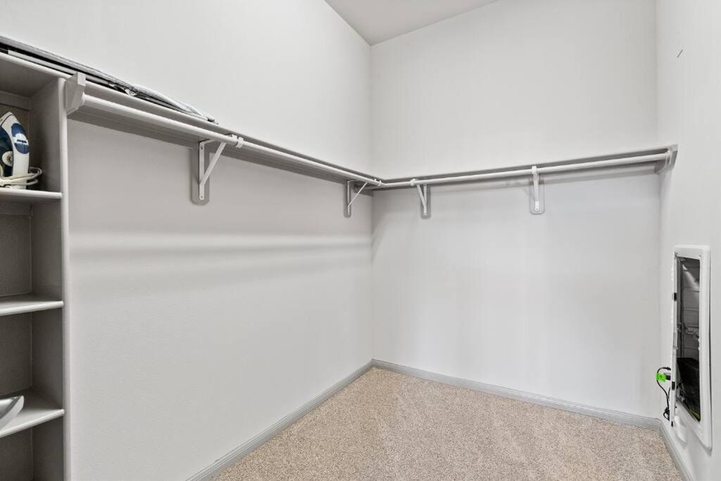 Fotografie z fotogalerie ubytování Modern Austin 2BR 2B Apt with Pool Parking & WIFI v destinaci Austin