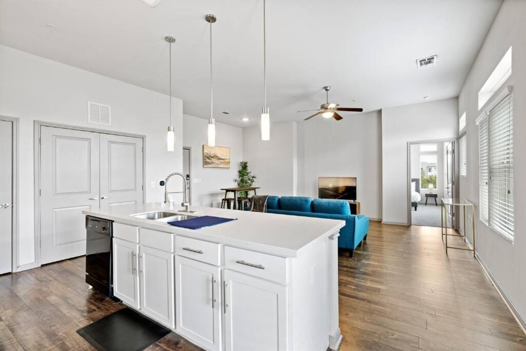 Fotografie z fotogalerie ubytování Modern Austin 2BR 2B Apt with Pool Parking & WIFI v destinaci Austin