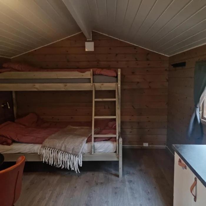Postel nebo postele na pokoji v ubytování Tørfoss Gård, Hytte utleie, Campingvogn og bobil plasser