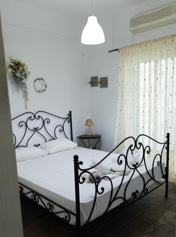 Postel nebo postele na pokoji v ubytování Portolos Apartments - Sarakiniko