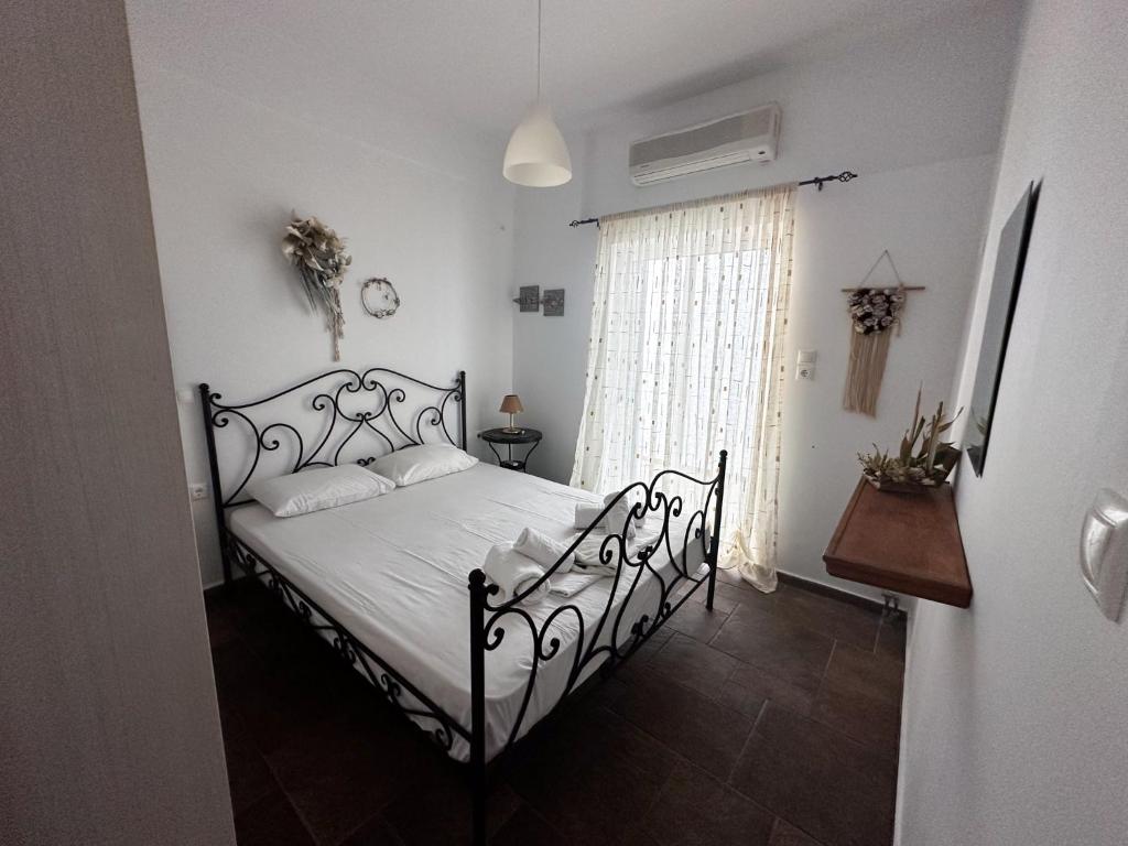 Postel nebo postele na pokoji v ubytování Portolos Apartments - Sarakiniko