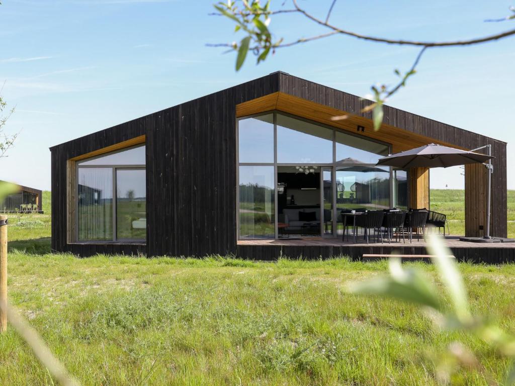 Κήπος έξω από το Cottage in Wissenkerke near Nature Reserve