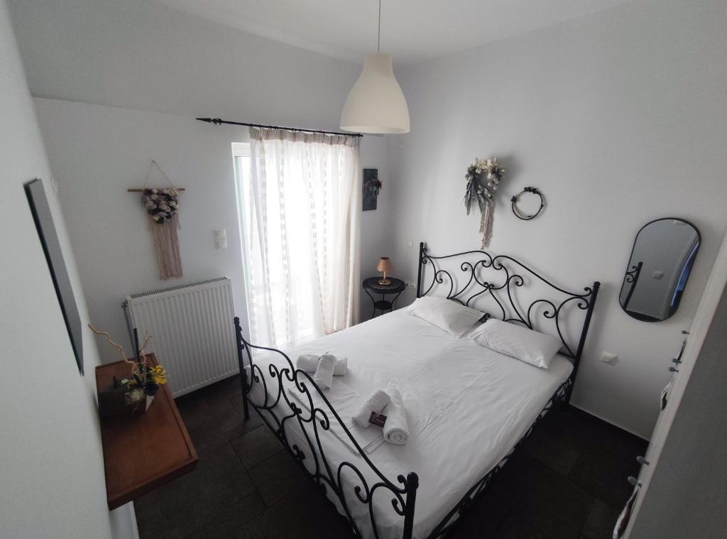 Postel nebo postele na pokoji v ubytování Portolos Apartments - Filiatro