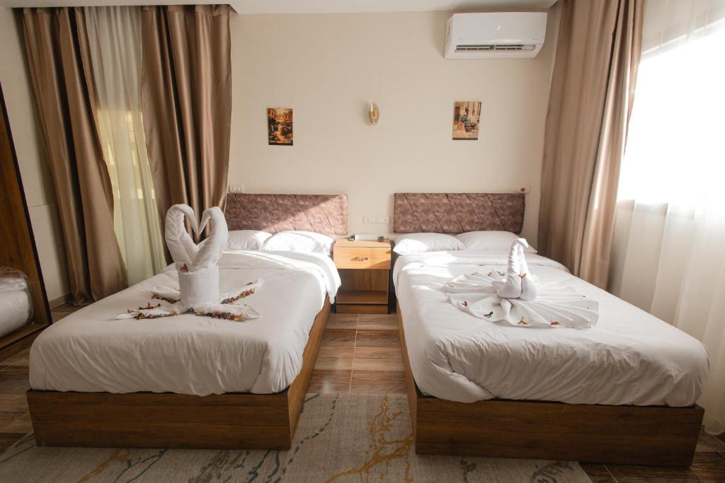Postel nebo postele na pokoji v ubytování The View Pyramids Hotel