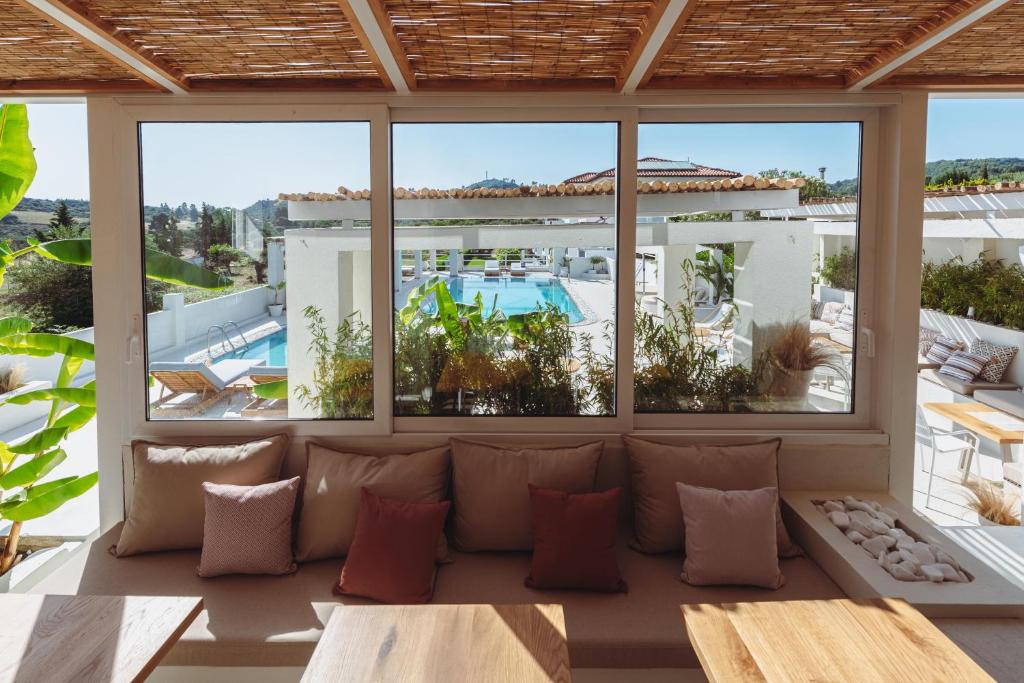 Bazén v ubytování Ampelia Hotel Kassandra nebo v jeho okolí
