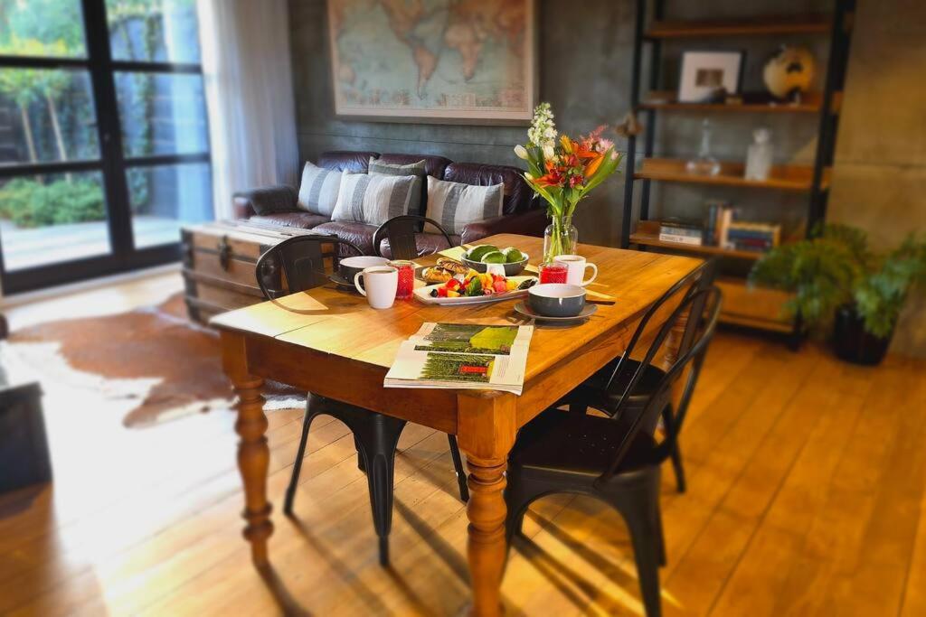 Apartment 3 - Haddin Court - Industrial Glam - Resim 9