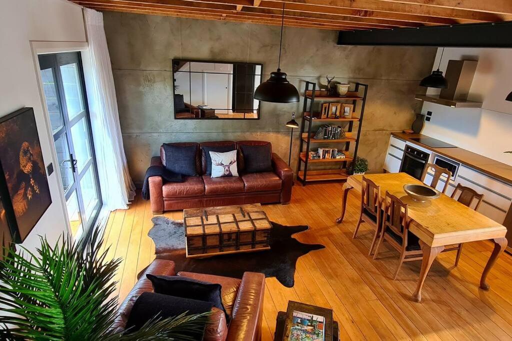 Apartment 3 - Haddin Court - Industrial Glam - Resim 4