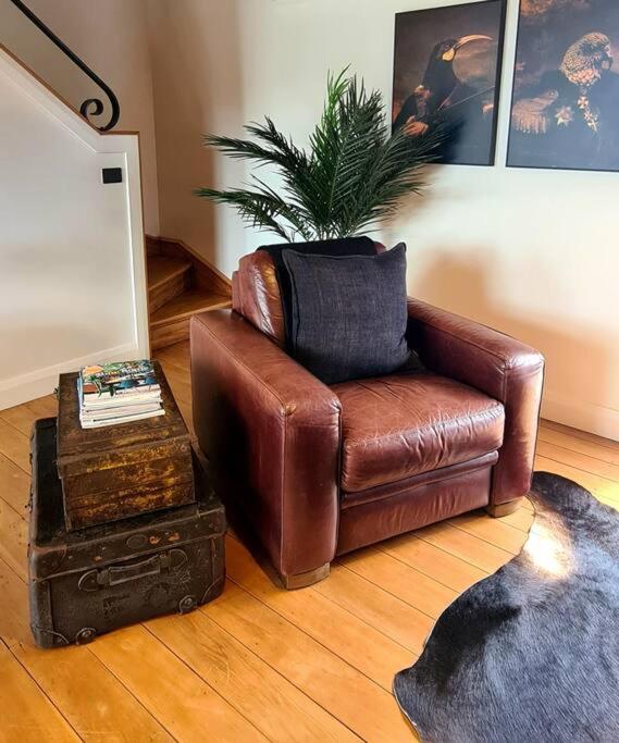 Apartment 3 - Haddin Court - Industrial Glam - Resim 10