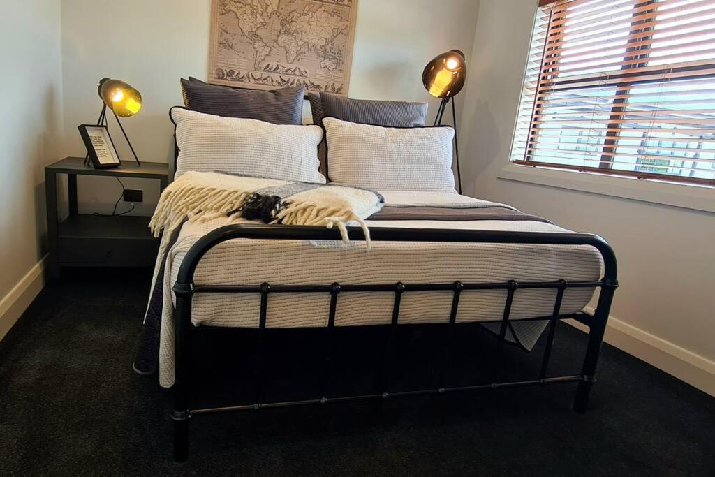 Apartment 3 - Haddin Court - Industrial Glam - Resim 28