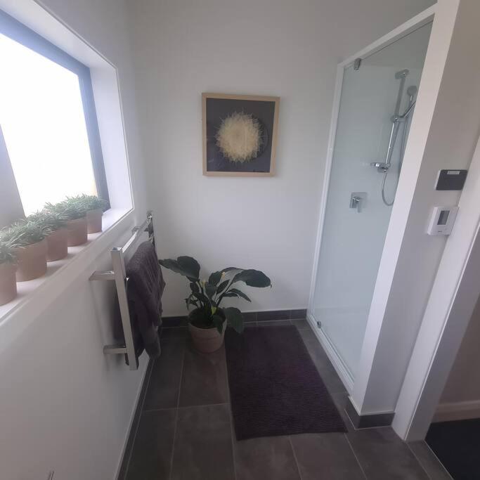 Apartment 3 - Haddin Court - Industrial Glam - Resim 14