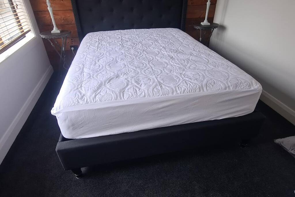 Apartment 3 - Haddin Court - Industrial Glam - Resim 25