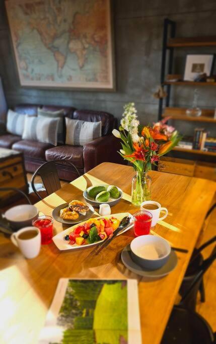 Apartment 3 - Haddin Court - Industrial Glam - Resim 22