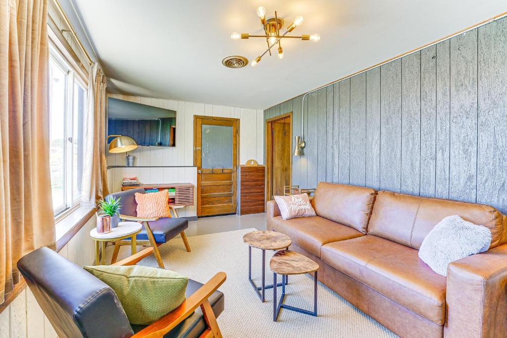 Waterfront Apt with Fire Pits 2 Mi to Stearns Park! - Housity