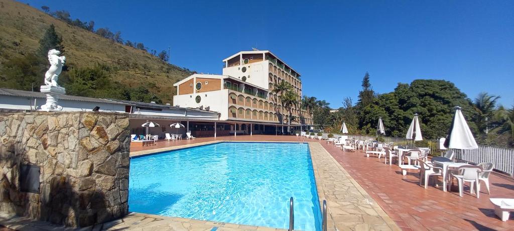 Bazén v ubytování FLATs CAVALINHO BRANCO nebo v jeho okolí