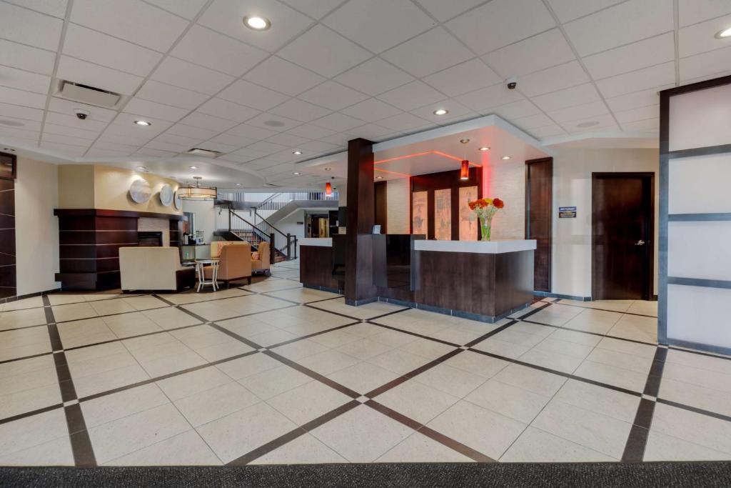Vstupní hala nebo recepce v ubytování Best Western Premier Denham Inn & Suites