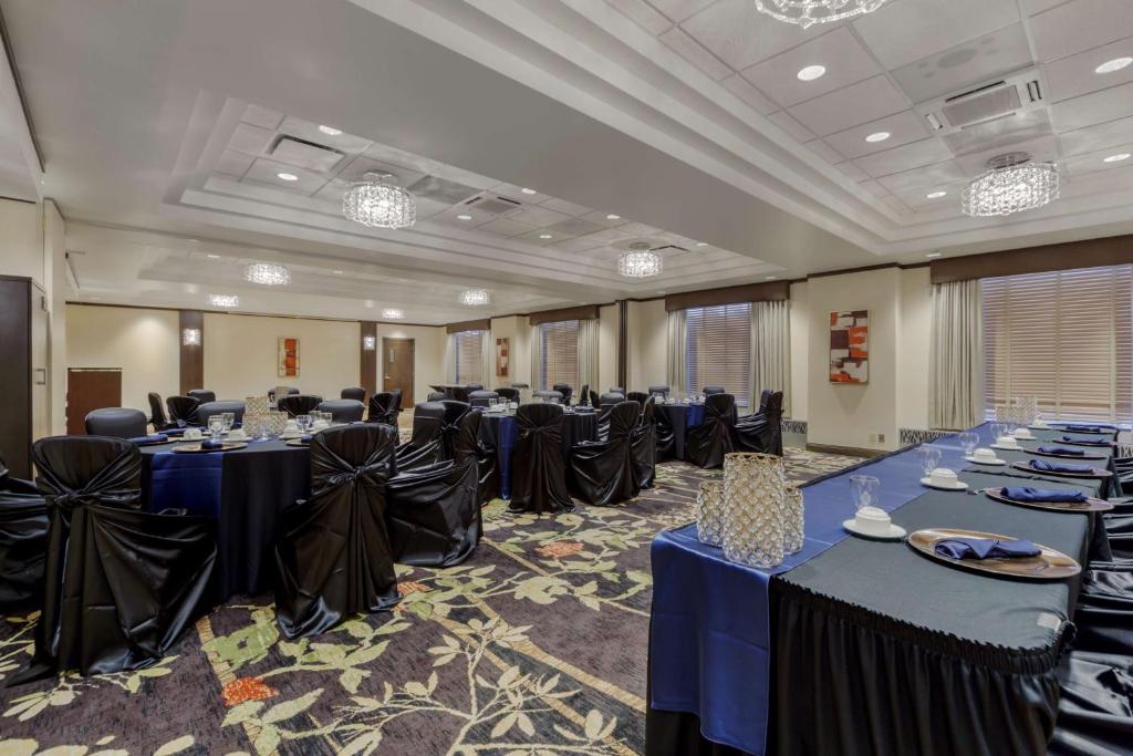 Konferenční prostory v ubytování Best Western Premier Denham Inn & Suites