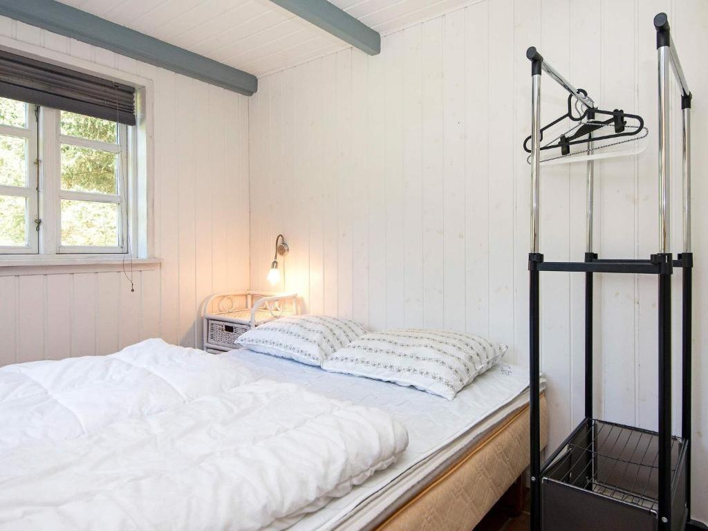 Postel nebo postele na pokoji v ubytování 14 person holiday home in Ulfborg