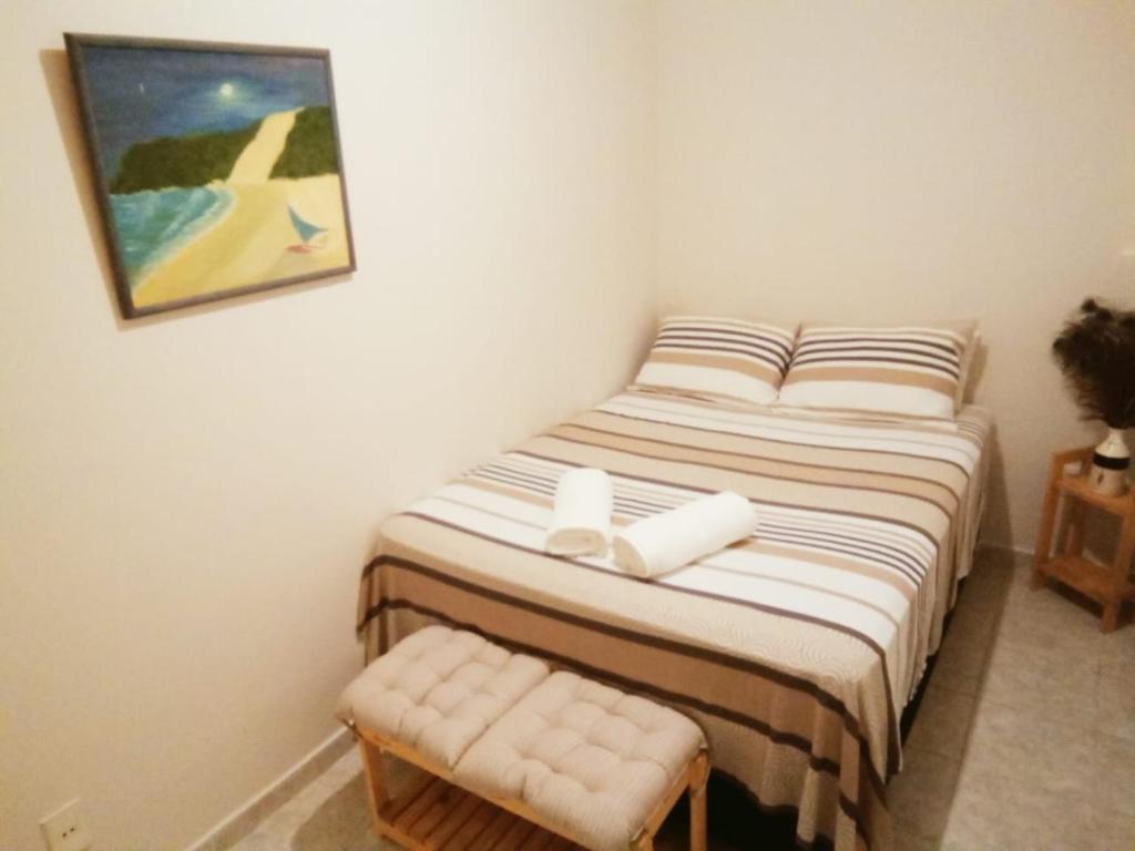Un pat sau paturi într-o cameră la Espaço do acalanto