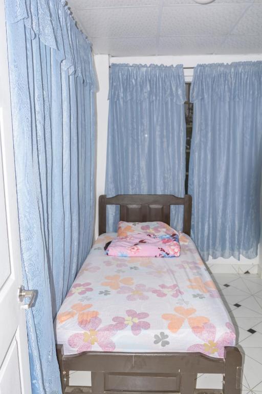Postel nebo postele na pokoji v ubytování Casa/cabaña de montaña con ambiente fresco