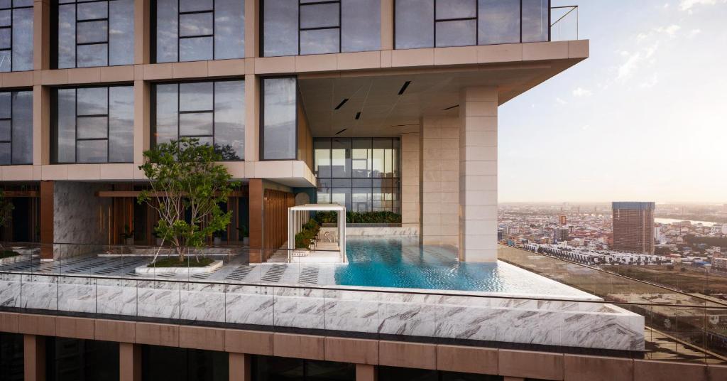 Bazén v ubytování Citadines Flatiron Phnom Penh nebo v jeho okolí