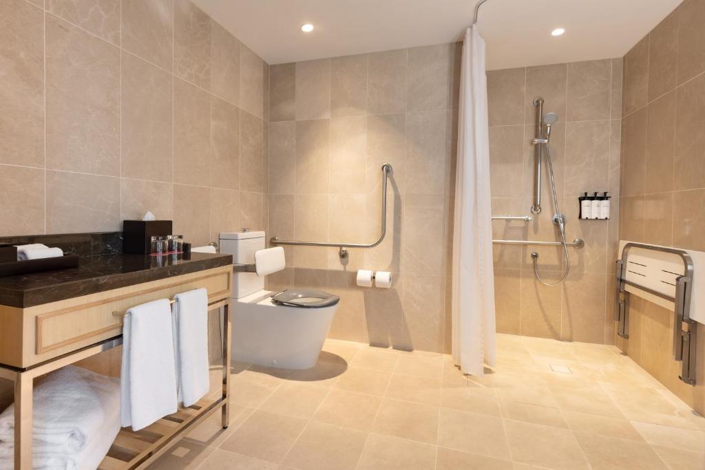 Sofitel Sydney Darling Harbour - Superior King Room - Accessible