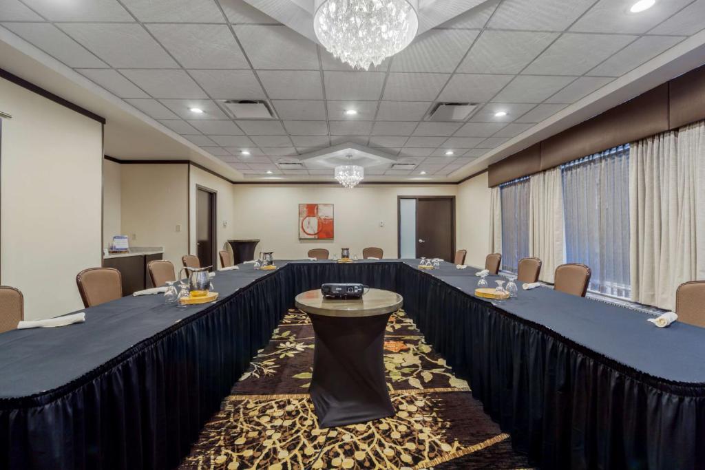 Konferenční prostory v ubytování Best Western Premier Denham Inn & Suites
