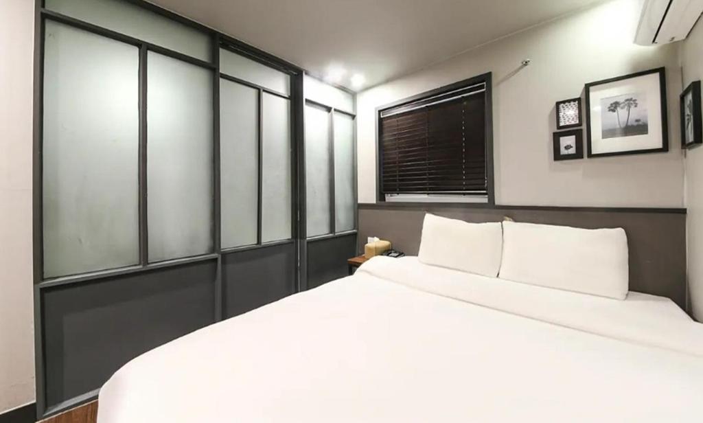 Postel nebo postele na pokoji v ubytování No 25 Hotel Gwangan