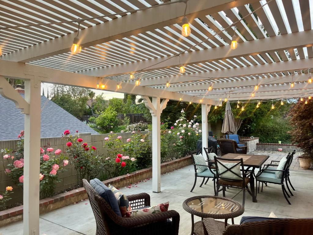 Gallery image of Rose Garden Home, Entire 4bdr 2bth House with Offices, Thousand Oaks in Thousand Oaks