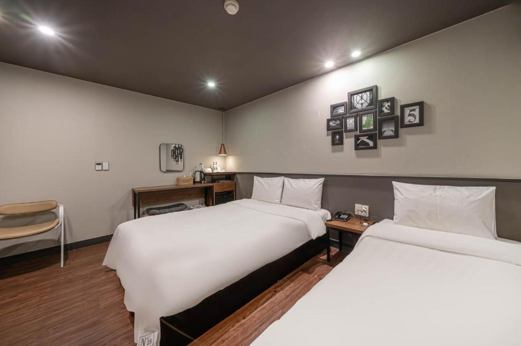 Postel nebo postele na pokoji v ubytování No 25 Hotel Gwangan