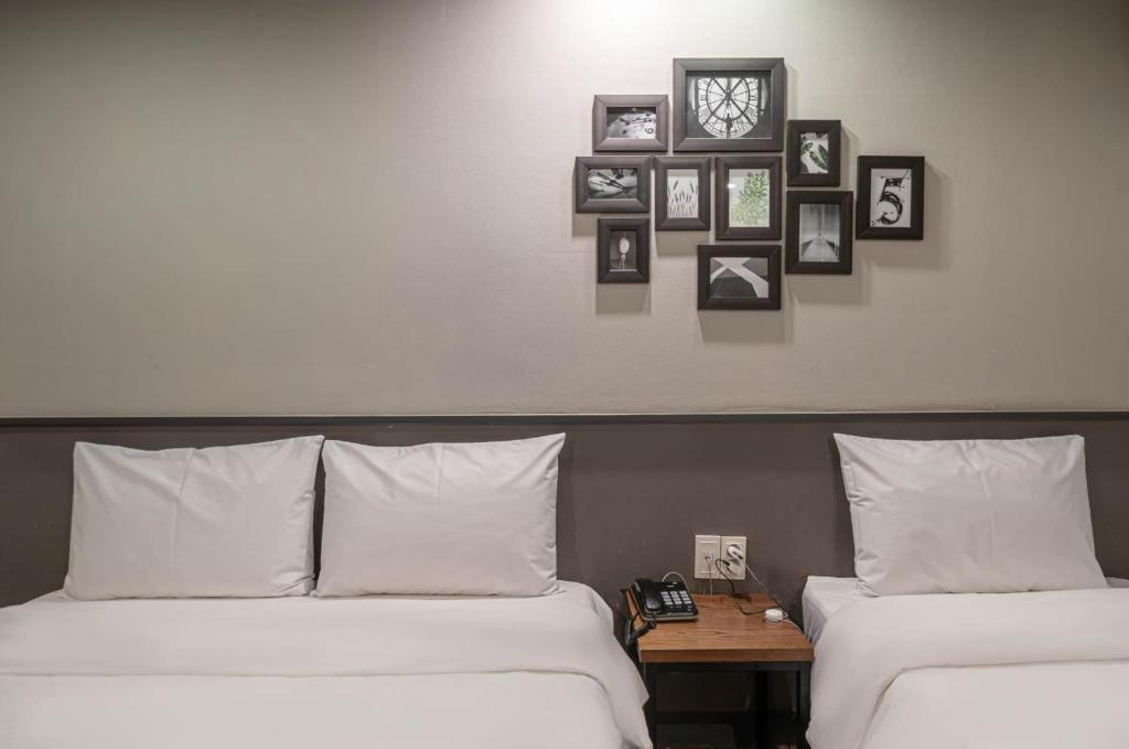 Postel nebo postele na pokoji v ubytování No 25 Hotel Gwangan
