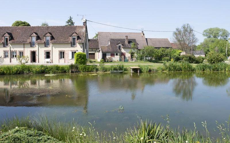 Výhled na řeku, která protéká v blízkosti hotelu